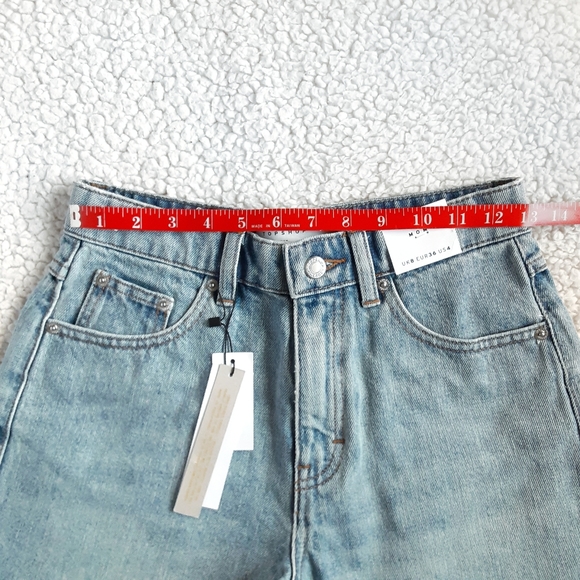 TOPSHOP High Rise Mom Jean Cut Off Denim Shorts Size Petite 4 - Picture 3 of 6